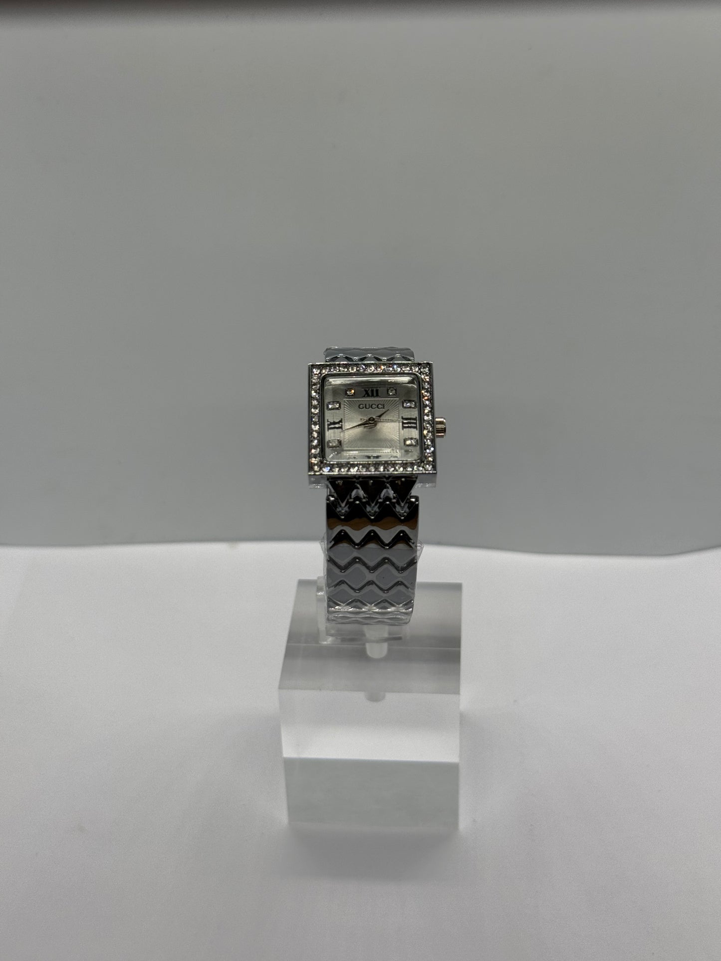 GUESS For Her ( Silver Strap-Square White Face)